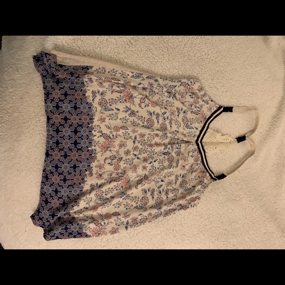 Floral design sleeveless blouse